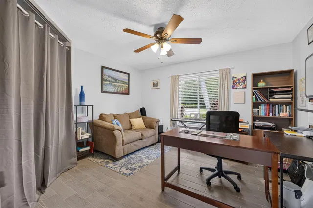 Residence photo 34