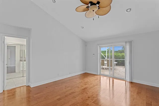 Residence photo 12
