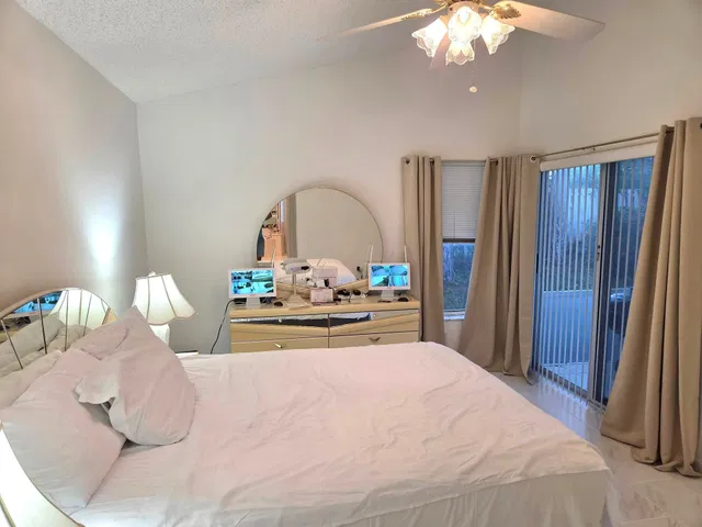 Residence photo 52