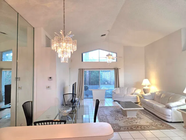 Residence photo 63