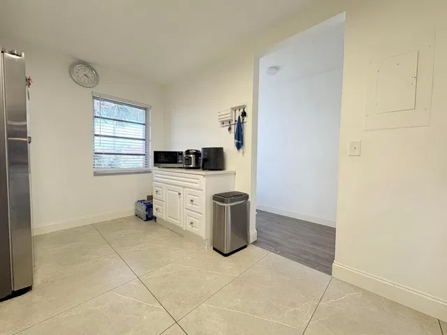 Unit 121 photo 11