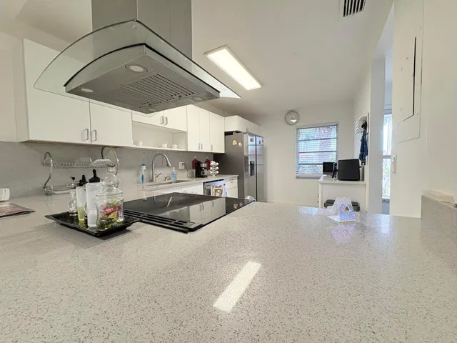 Unit 121 photo 12