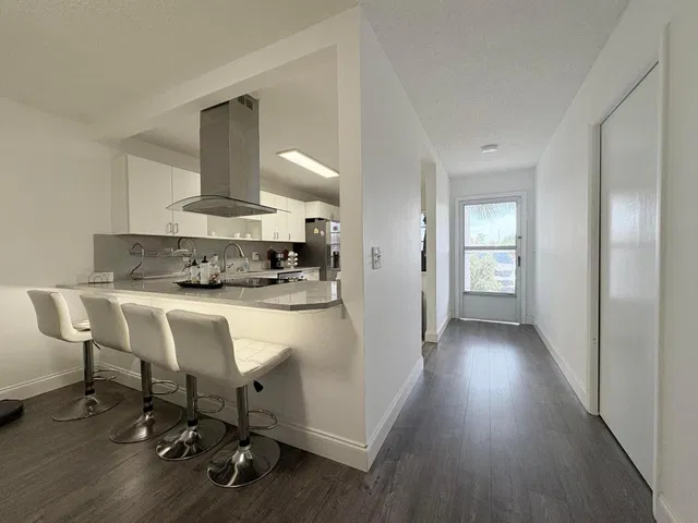 Unit 121 photo 15