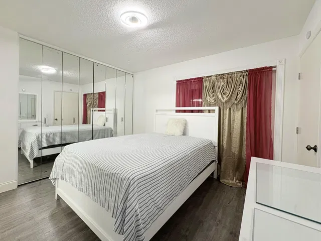 Unit 121 photo 17