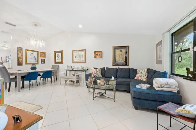 Residence photo 14
