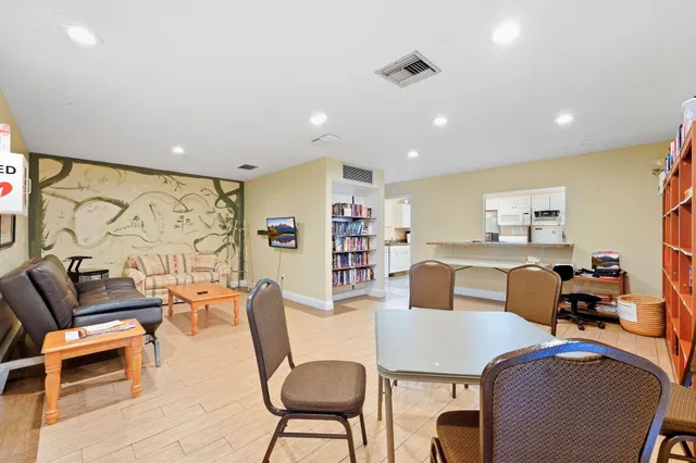 Residence photo 32