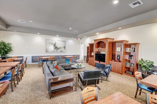  Residence photo 76