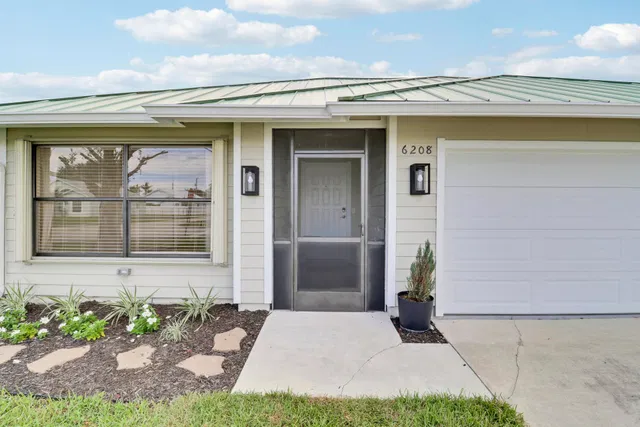 Residence photo 3
