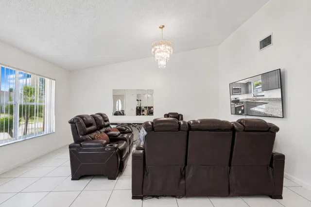 Residence photo 9