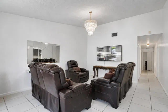 Residence photo 10