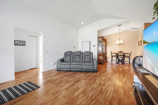 Residence photo 9