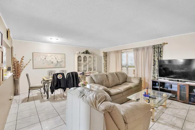 Unit 204 photo 3