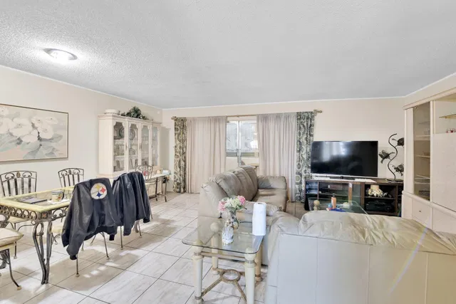 Unit 204 photo 6