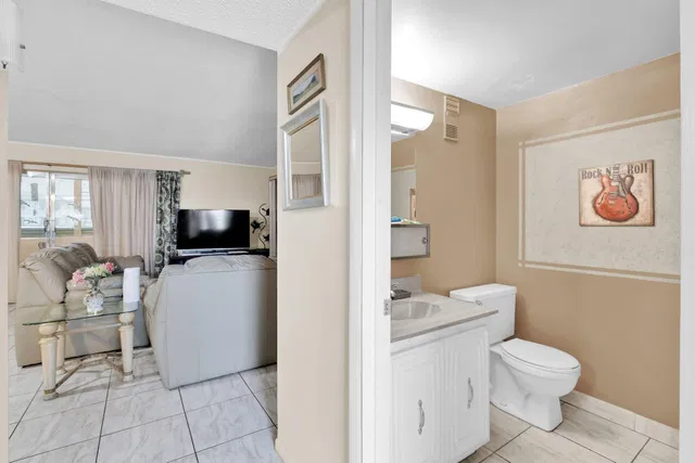 Unit 204 photo 7
