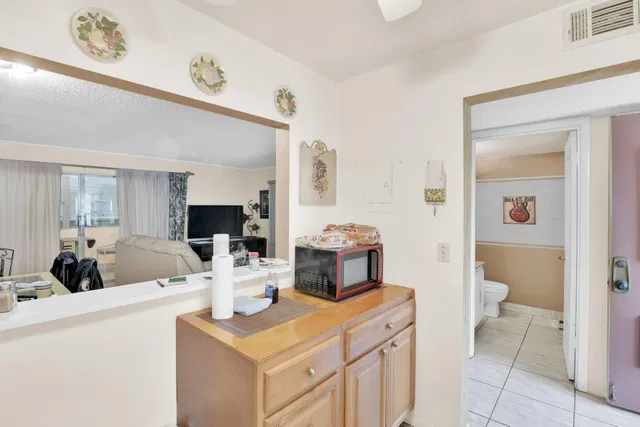 Unit 204 photo 8