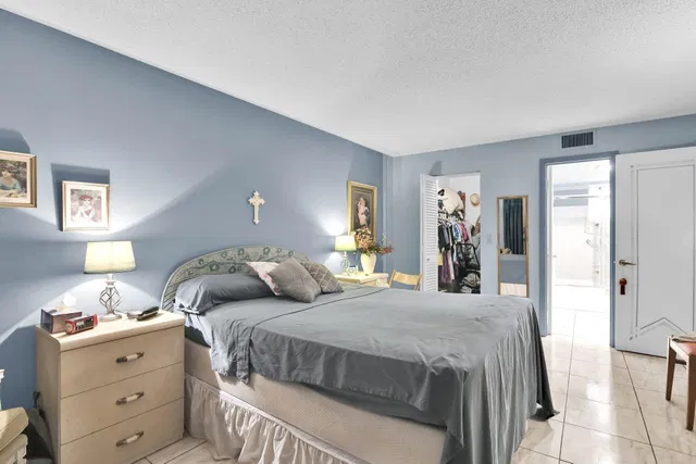 Unit 204 photo 10