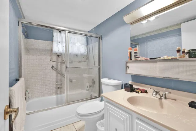 Unit 204 photo 13