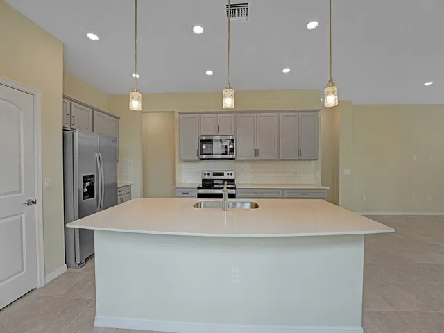  Residence photo 5