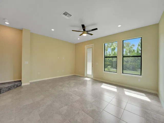  Residence photo 8