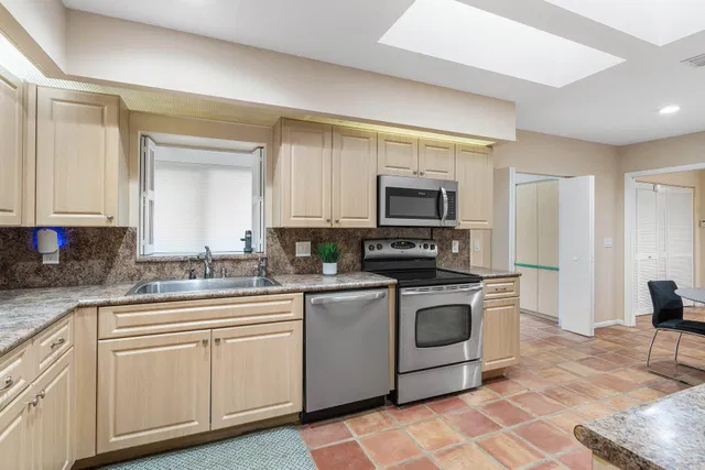 Residence photo 11