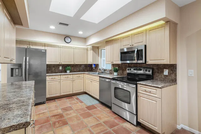 Residence photo 12