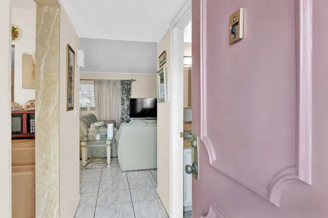 Unit 204 photo 4