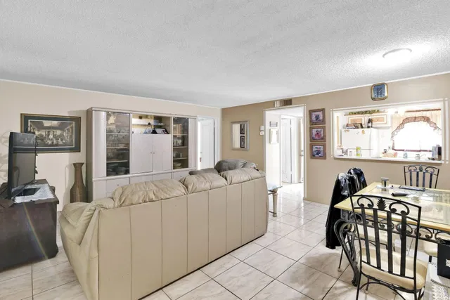 Unit 204 photo 5