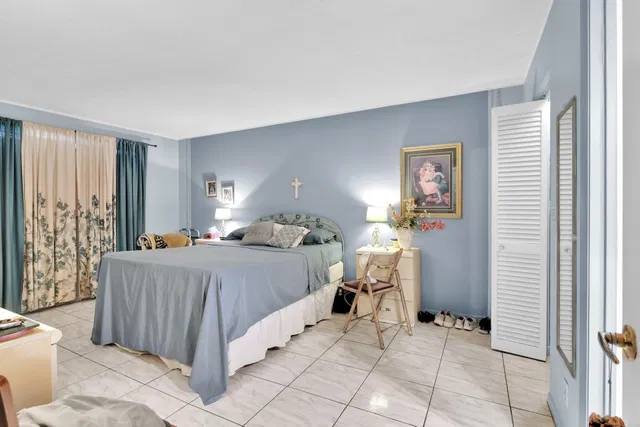 Unit 204 photo 11