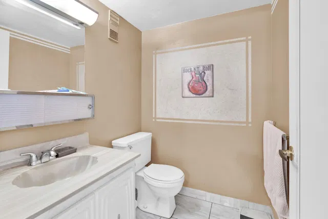 Unit 204 photo 14