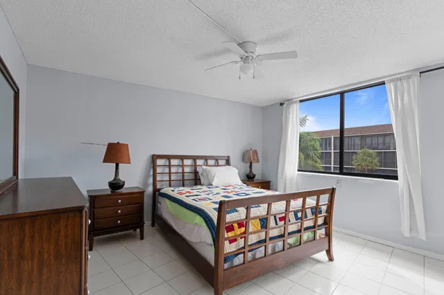 Unit 305 photo 12