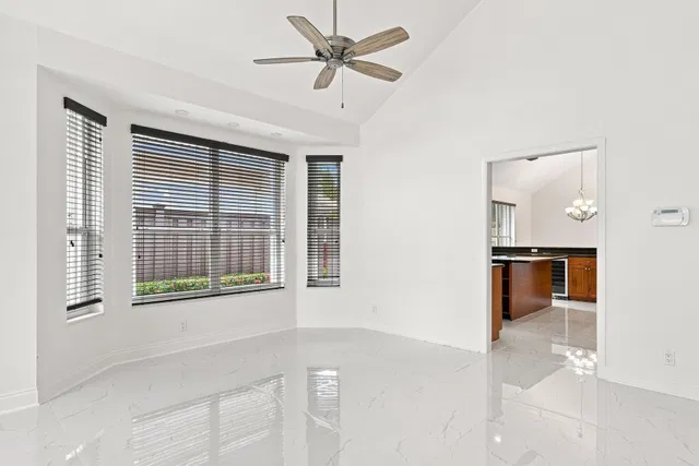  Residence photo 9