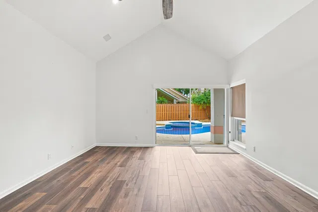  Residence photo 24