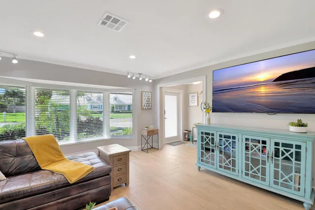  Residence photo 9