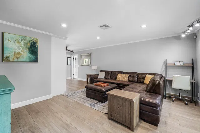  Residence photo 12