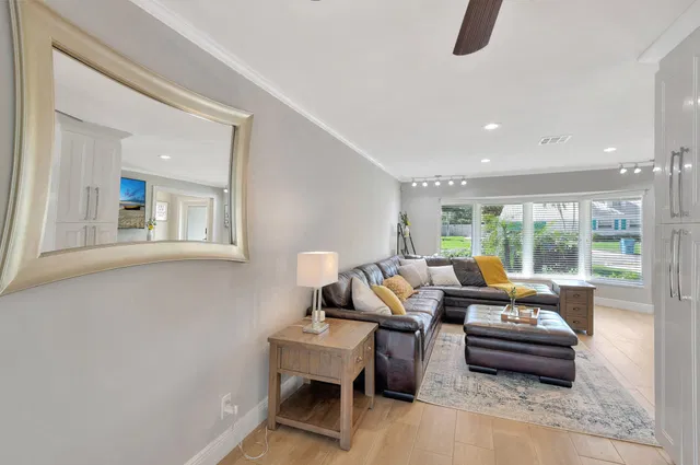  Residence photo 13
