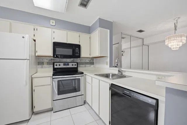  Unit 208 photo 6