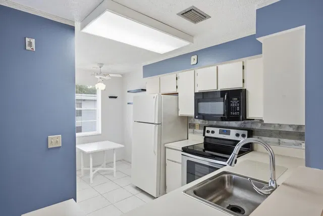  Unit 208 photo 8