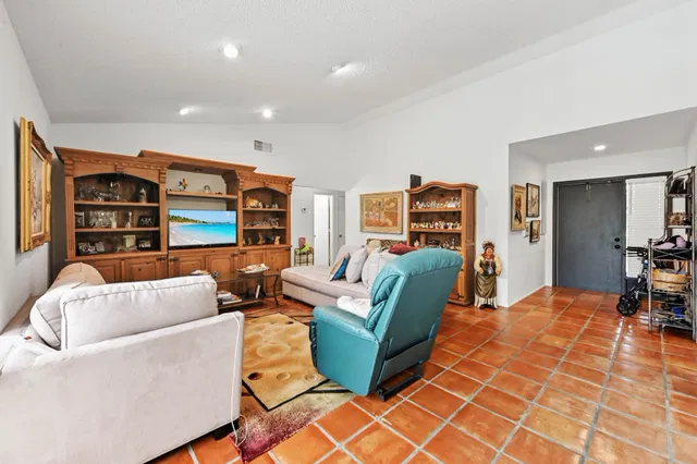 Residence photo 4