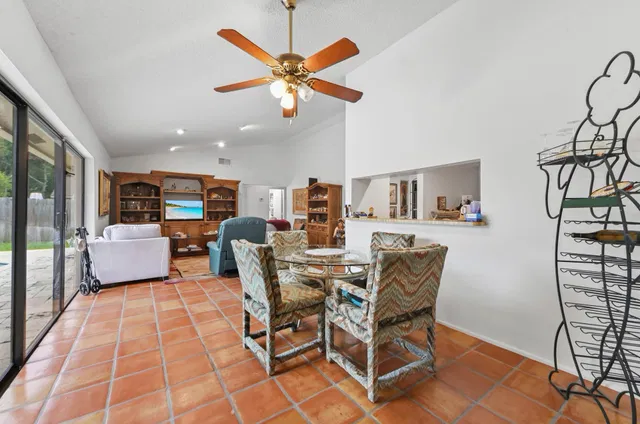 Residence photo 6