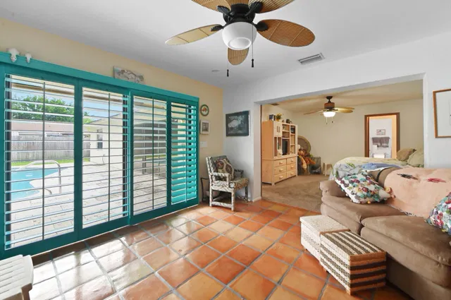Residence photo 12
