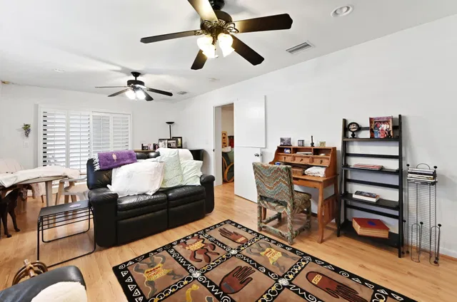 Residence photo 20