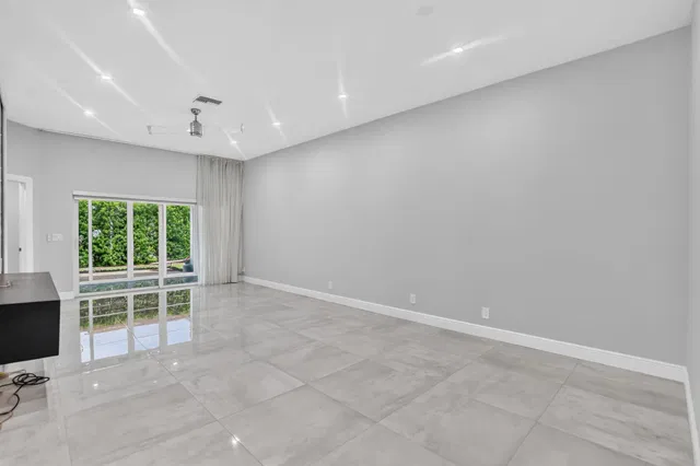 Residence photo 11
