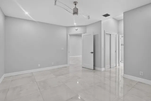 Residence photo 17