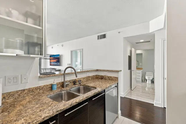 Cityplace South Tower Unit 521 photo 10