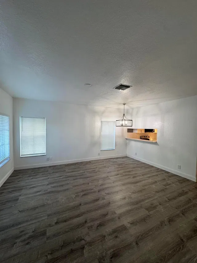 Residence photo 3