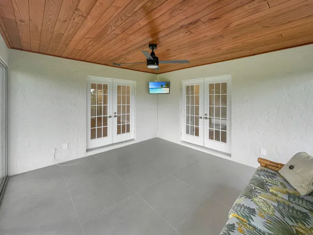 Monarch Country Club Residence photo 26