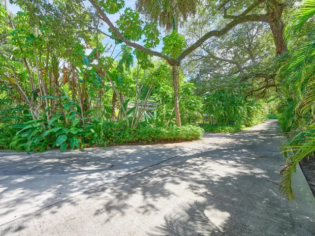  Residence photo 4