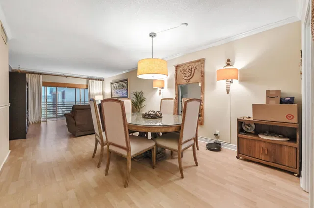 Unit 413 photo 5