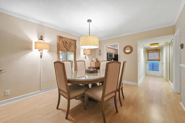Unit 413 photo 6