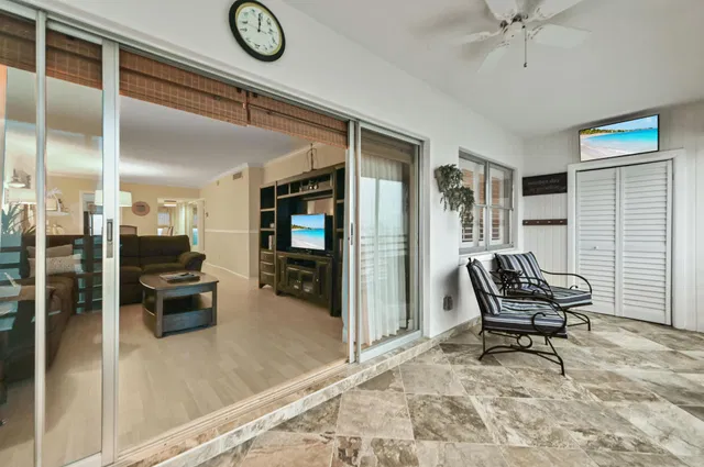 Unit 413 photo 17